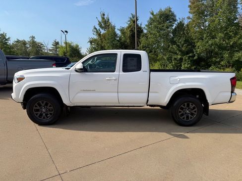 Certified 2022 Toyota Tacoma SR5 w/ SR5 Appearance Package (SM) AWD/4WD image 2