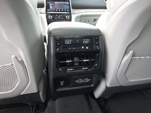 Used 2023 Jeep Grand Cherokee L Summit w/ Advanced Protech Group IV AWD/4WD image 39