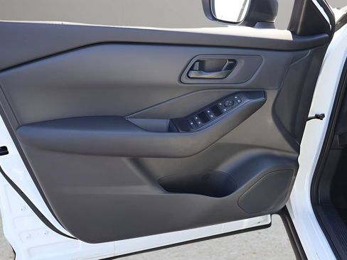 Used 2025 Nissan Rogue S FWD image 9