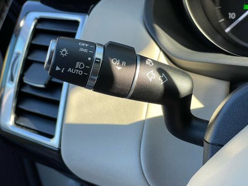 Used 2020 Land Rover Discovery SE image 34