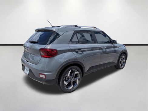 Used 2023 Hyundai Venue SEL FWD image 4