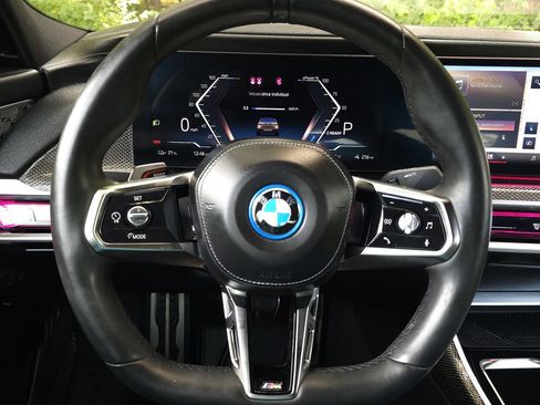 Used 2023 BMW i7 xDrive60 AWD/4WD image 41