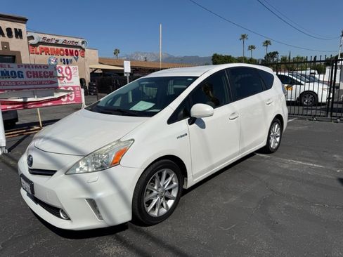Used 2014 Toyota Prius V Five image 3