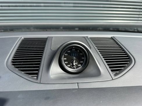 Certified 2024 Porsche Macan AWD/4WD image 28