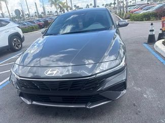 Used 2025 Hyundai Elantra SEL FWD video 2
