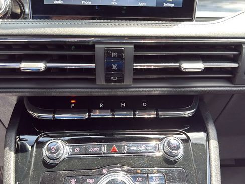 Used 2022 Lincoln Corsair AWD w/ Premium Package image 28