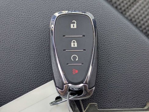 Used 2025 Chevrolet Trax LT FWD image 32