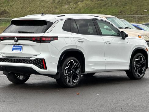 Used 2026 Volkswagen Tiguan SEL R-Line image 3