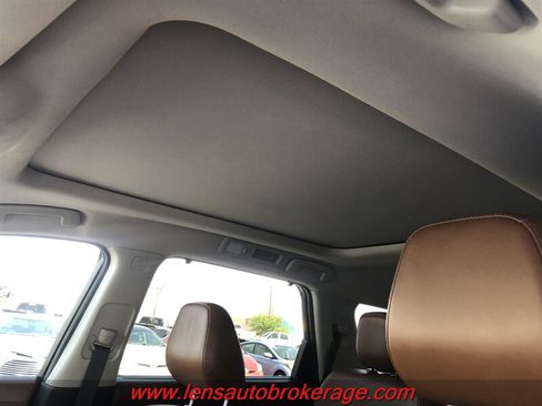 Used 2022 Nissan Pathfinder Platinum w/ Cargo Package FWD image 15