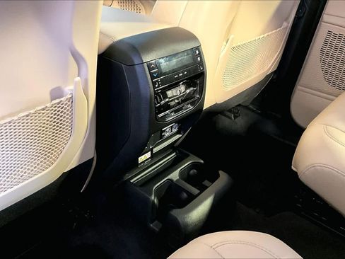 Used 2025 Jeep Grand Cherokee L Limited w/ Black Appearance Package AWD/4WD image 35