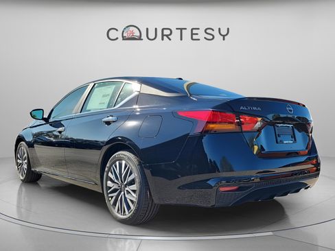 New 2025 Nissan Altima 2.5 SV image 2
