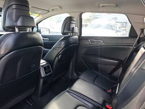 Used 2024 Kia Sportage EX FWD image 7