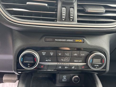 Used 2021 Ford Escape SE w/ SE Sport Appearance Package FWD image 16