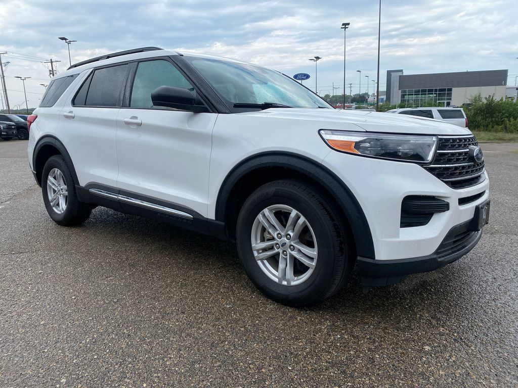 Used 2023 Ford Explorer XLT AWD/4WD image 11