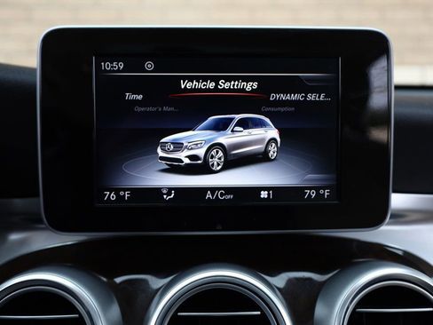 Used 2017 Mercedes-Benz GLC 300 4MATIC image 38