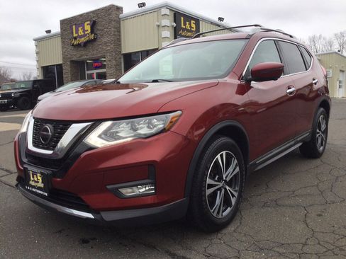 Used 2018 Nissan Rogue SL w/ Premium Package image 1