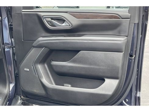 Used 2022 Chevrolet Suburban LT w/ Luxury Package image 23