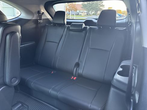 Used 2024 Toyota Highlander XLE image 15