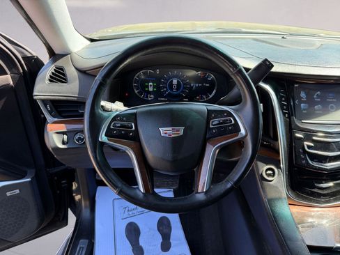 Used 2017 Cadillac Escalade 2WD image 12