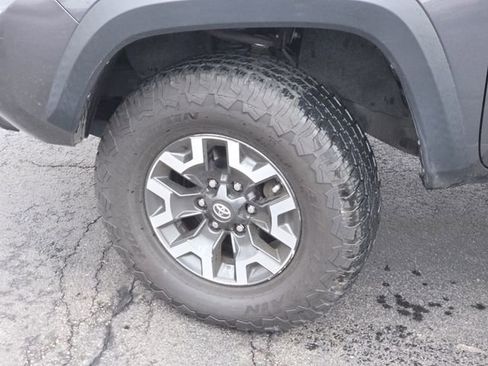 Used 2021 Toyota Tacoma TRD Off-Road w/ Technology Package image 21