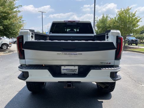Used 2024 GMC Sierra 2500 AT4 w/ Technology Package AWD/4WD image 11