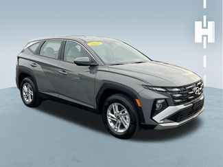 Used 2025 Hyundai Tucson SE video 1
