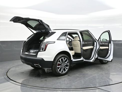 New 2025 Cadillac XT5 Sportv w/ LPO, Floor Liner Package image 39