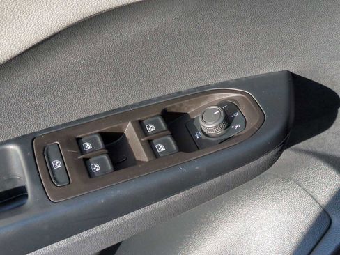 Used 2024 Volkswagen Taos SE image 22