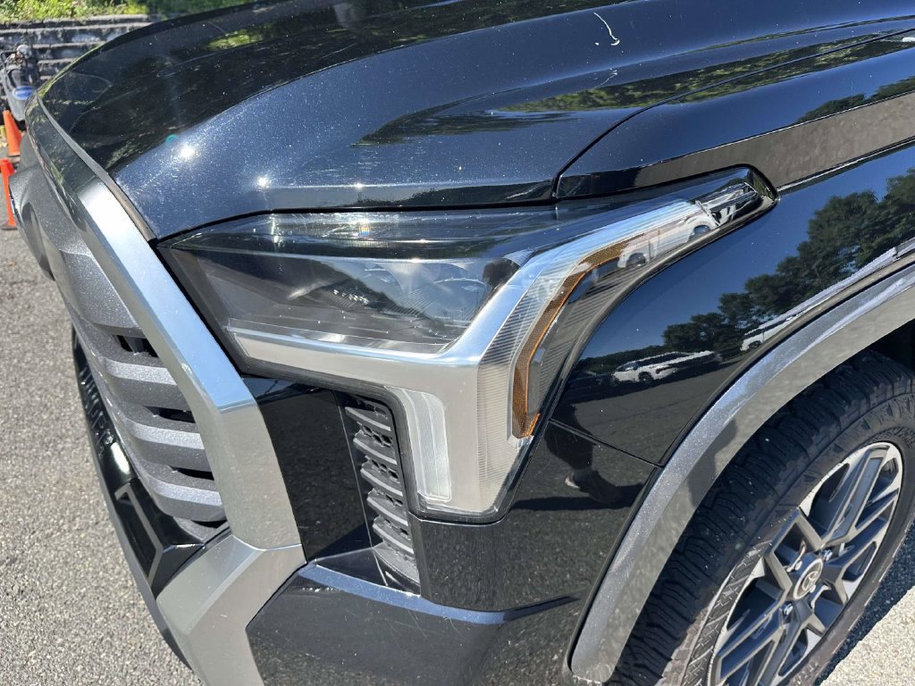 Used 2022 Toyota Tundra Limited w/ Power Package AWD/4WD image 8