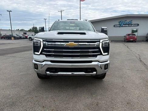 Used 2024 Chevrolet Silverado 2500 LTZ w/ LTZ Convenience Package AWD/4WD image 3
