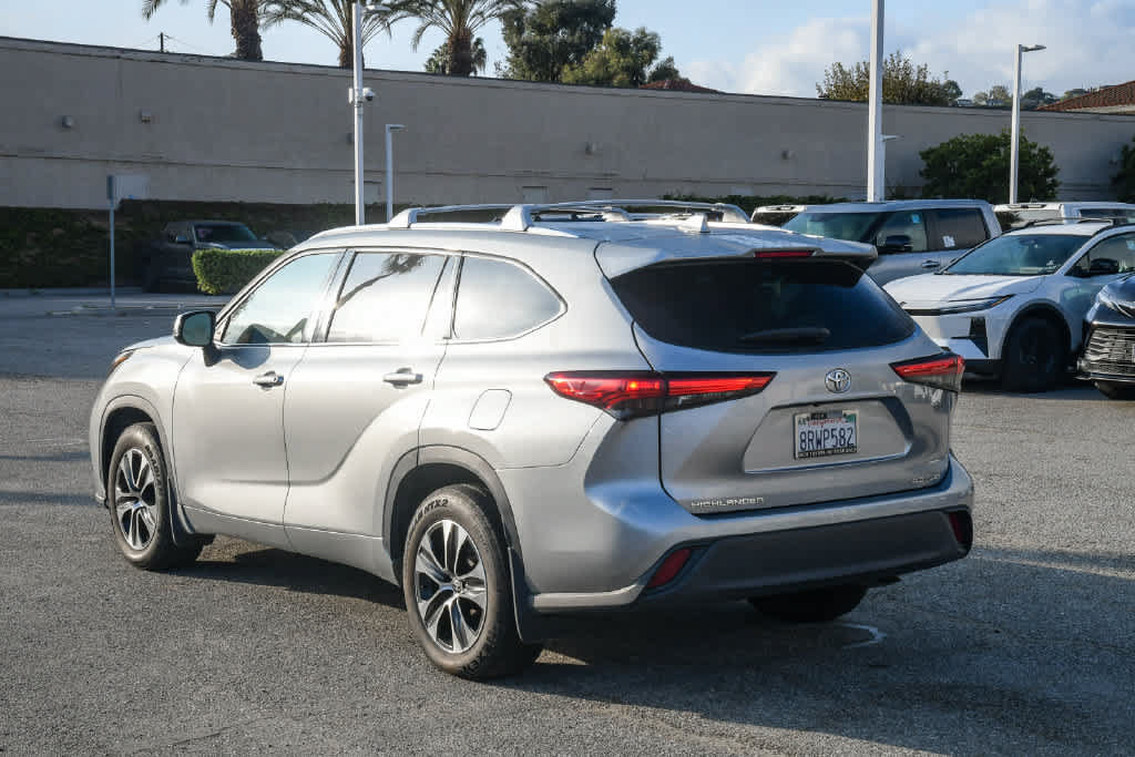 Used 2020 Toyota Highlander XLE w/ Preferred Accessory Package AWD/4WD image 7