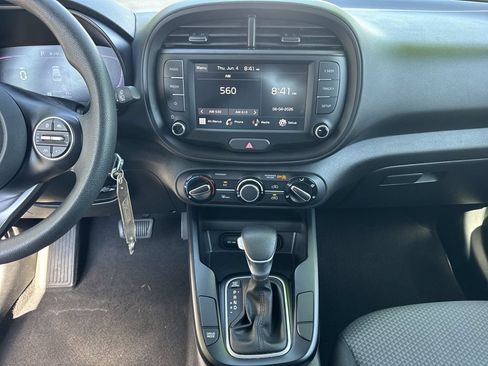 Used 2025 Kia Soul LX w/ LX Technology Package FWD image 27