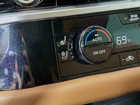 Used 2024 Nissan Pathfinder Platinum w/ Cargo Package image 29