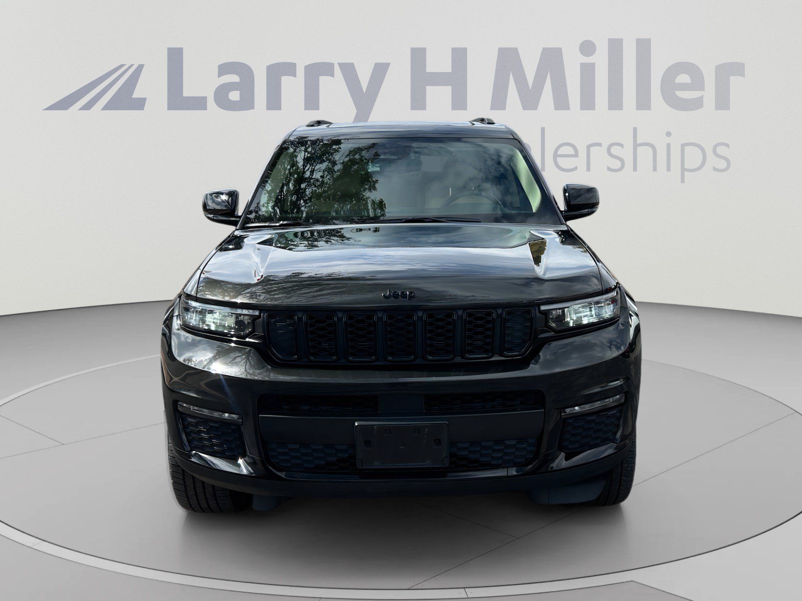 Used 2022 Jeep Grand Cherokee L Limited w/ Black Appearance Package AWD/4WD image 8