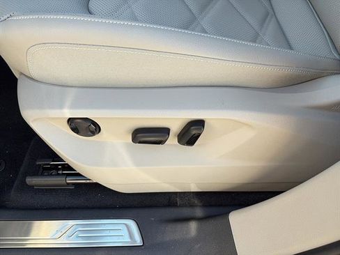 New 2026 Volkswagen Atlas SE image 17