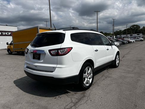 Used 2017 Chevrolet Traverse LT w/ Traveler's Package AWD/4WD image 3