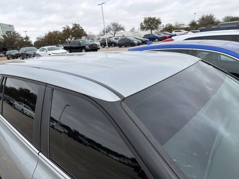 Used 2023 Toyota Highlander LE image 7