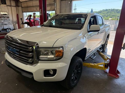Used 2017 GMC Canyon SLE RWD image 2