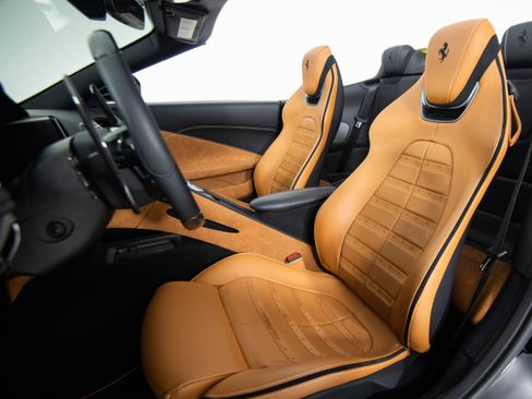 Certified 2024 Ferrari Roma Spider image 11