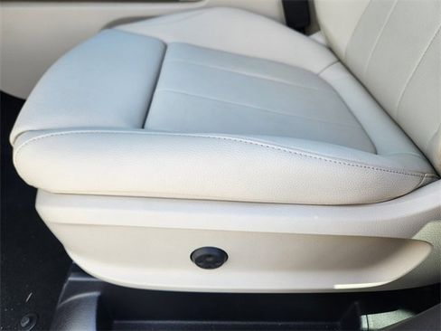 Certified 2025 Mercedes-Benz GLB 250 4MATIC image 9