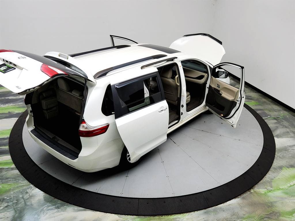 Used 2015 Toyota Sienna XLE FWD image 36