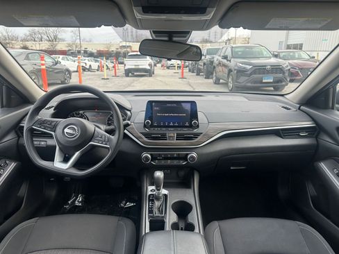Used 2025 Nissan Altima 2.5 SV image 33