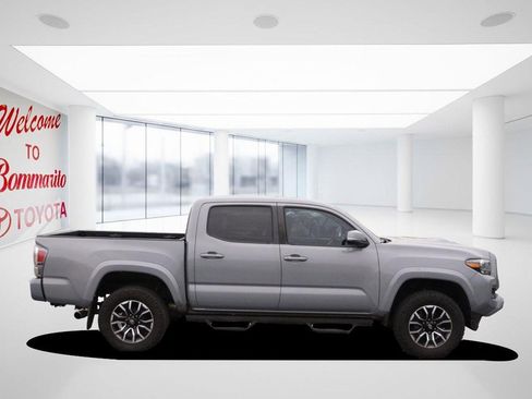 Used 2021 Toyota Tacoma TRD Sport w/ TRD Premium Sport Package AWD/4WD image 5