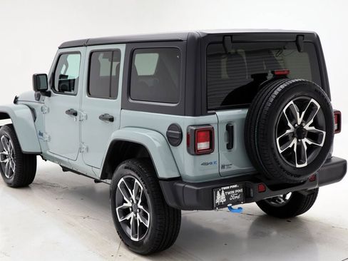 Used 2024 Jeep Wrangler Unlimited w/ Convenience Group image 7