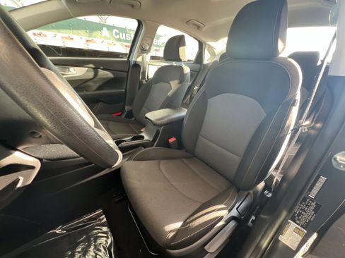 Used 2024 Kia Forte LXS image 13