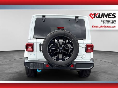 Used 2024 Jeep Wrangler Unlimited Sahara AWD/4WD image 8