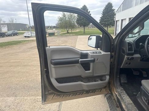 Used 2017 Ford F150 XLT w/ Equipment Group 302A Luxury AWD/4WD image 13