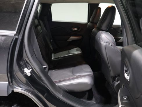 Used 2018 Jeep Cherokee Trailhawk w/ Comfort/Convenience Group image 21