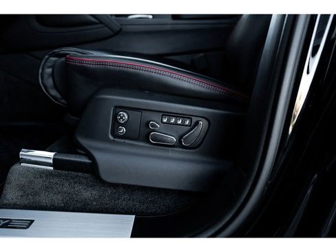 Used 2023 Bentley Bentayga Extended Wheelbase image 24