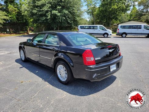 Used 2009 Chrysler 300 Touring RWD image 3